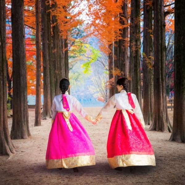 Phụ nữ mặc hanbok ở đảo Nami, Hàn Quốc