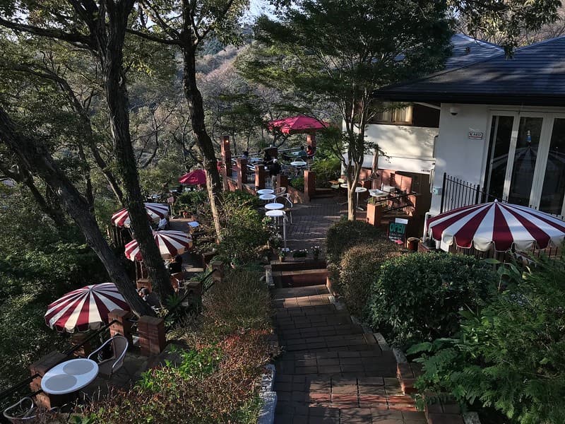 Itsuki Garden, một quán cà phê quyến rũ nằm trên
sườn đồi.