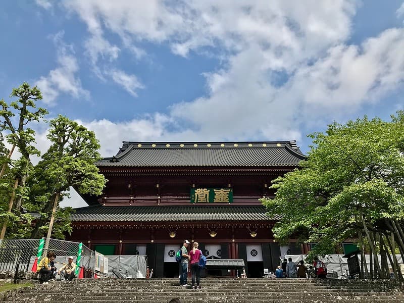 Lối vào chính điện của Chùa Rinno-ji.