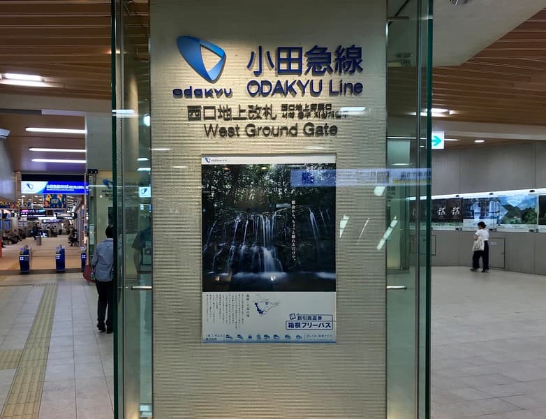 Cổng Tây của Tuyến Odakyu tại Ga Shinjuku.