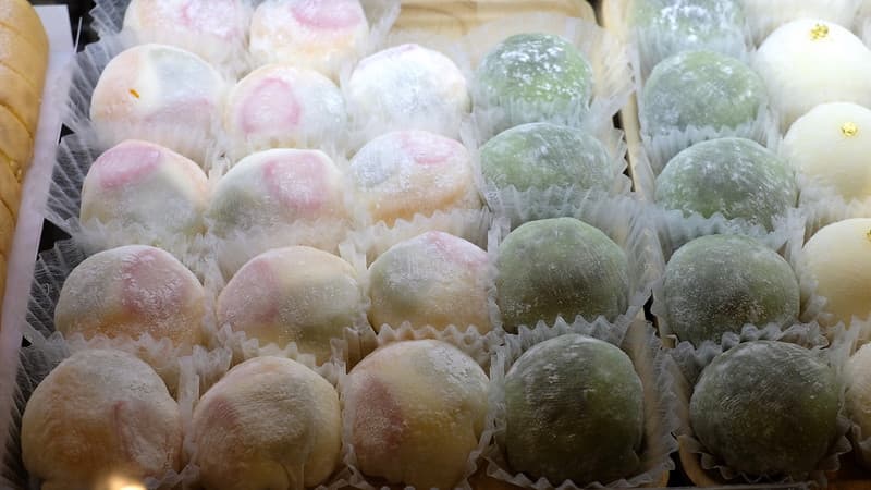 Bánh daifuku trái cây và bánh daifuku matcha tại Mon
Cher.