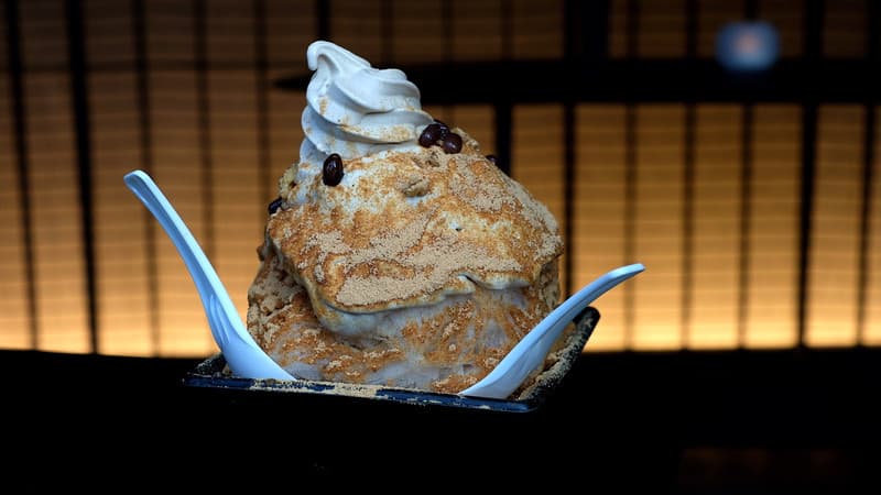 Một ly kakigori khổng lồ cho
hai người.