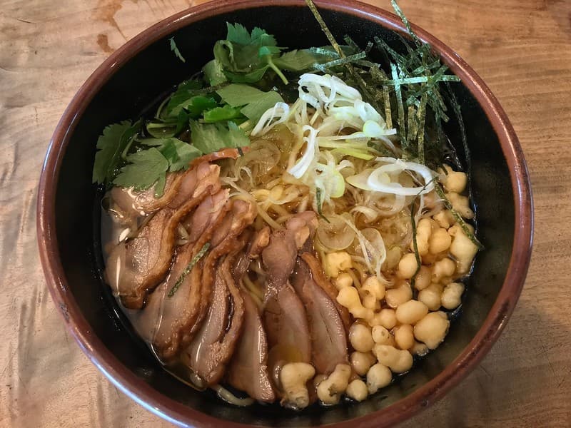 Tori tsuttai - mì gà lạnh kiểu Yamagata.