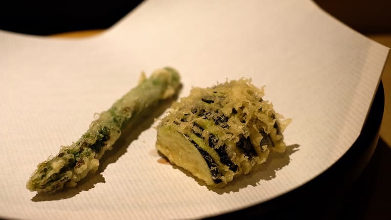Măng tây và cà tím
tempura.