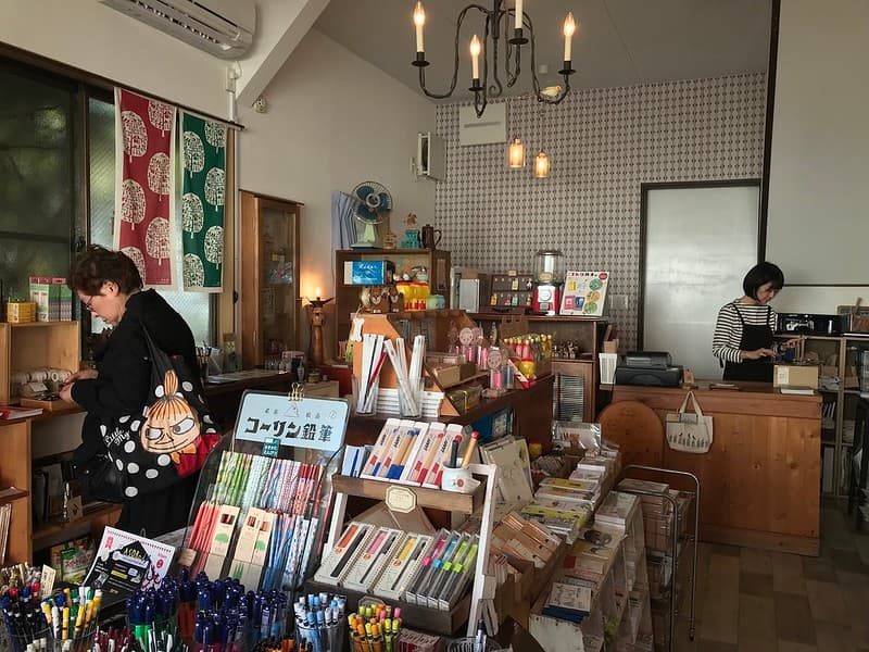Kotori, một cửa hàng văn phòng phẩm duyên dáng.