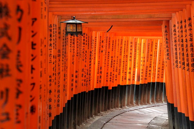Những cột đỏ đặc trưng của Đền Fushimi-Inari-Taisha, Kyoto