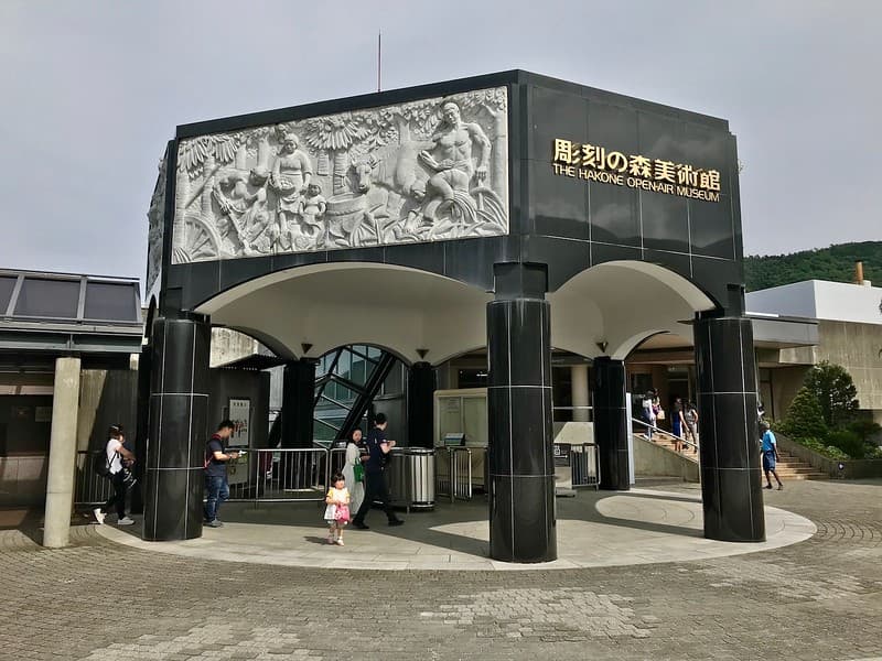Cổng vào Bảo tàng Ngoài trời Hakone.