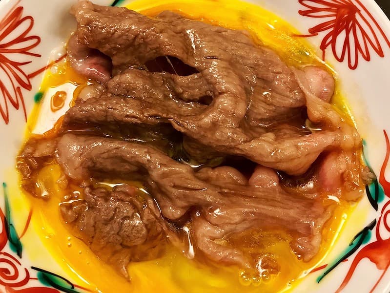 Thịt bò Wagyu trong lòng đỏ trứng sống, Ningyocho
Imahan.