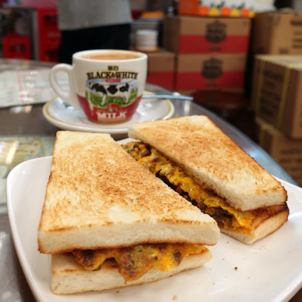 Sandwich trứng và thịt bò: Quán trà Sun Hang Yuen Du lịch Hong Kong - Sandwich trứng và thịt bò: Quán trà Sun Hang Yuen