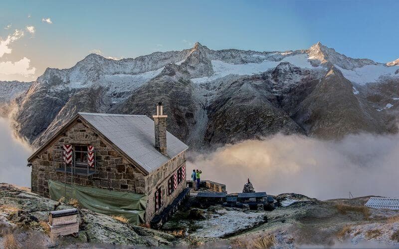 Mountain Huts (Túp Lều Trên Núi) ở Thụy Sĩ Chi phí du lịch Thụy Sĩ - Mountain Huts (Túp Lều Trên Núi) ở Thụy Sĩ