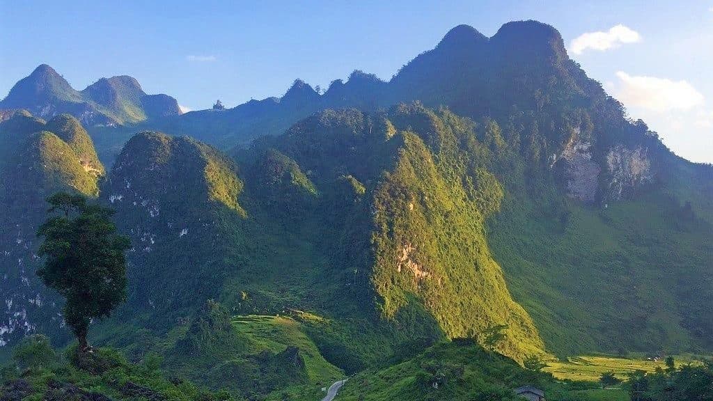 Khung cảnh trên đường từ Mèo Vạc trở về Yên Minh qua Mậu Duệ, Hà Giang Du lịch Hà Giang - Khung cảnh trên đường từ Mèo Vạc trở về Yên Minh qua Mậu Duệ, Hà Giang