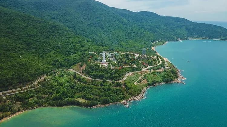 Bán đảo Sơn Trà nhìn từ trên cao Bán đảo Sơn Trà nhìn từ trên cao