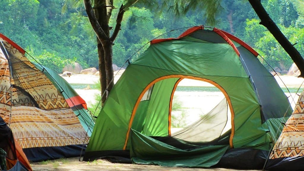 Reise zum Hai Van Pass – Camping am Canh Duong Beach