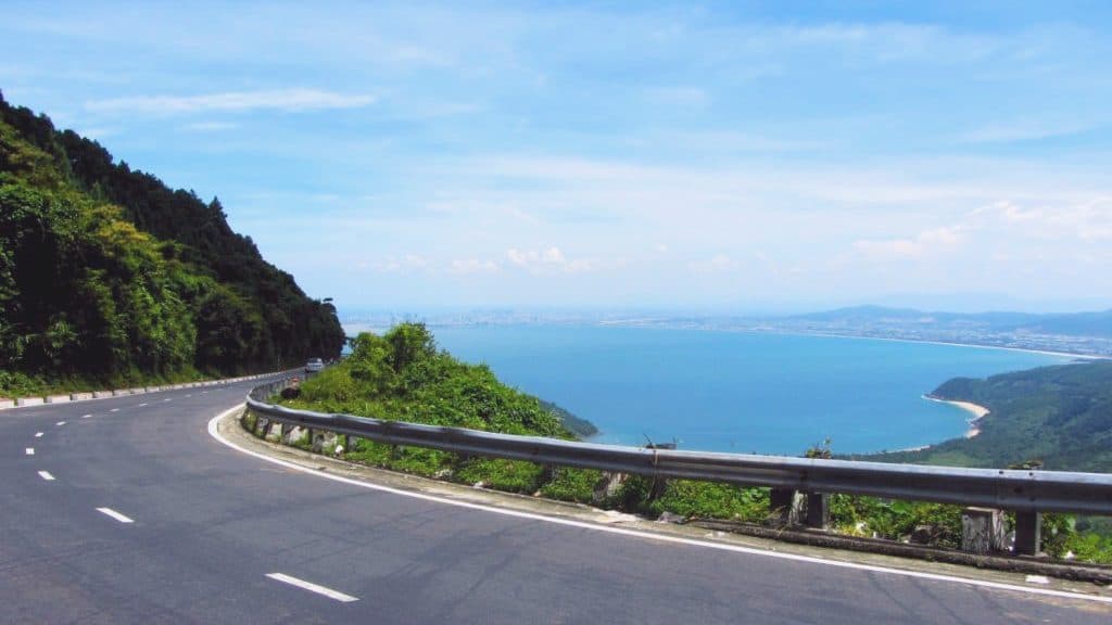 Du lịch Đèo Hải Vân bằng xe máy 2025