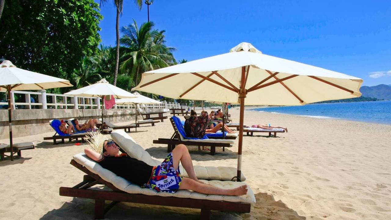 Thư giãn bên bãi biển - Nha Trang Du lịch Nha Trang - Thư gian bên bãi biển