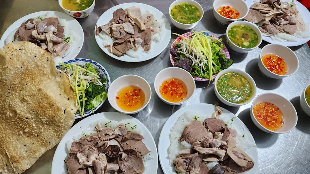 Bánh hỏi cháo lòng Diên Hồng Du lịch Quy Nhơn tự túc - Bánh hỏi cháo lòng Diên Hồng