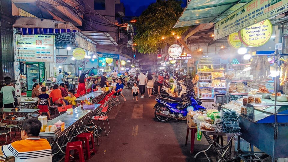 Phố Ẩm thực Ngô Văn Sở Du lịch Quy Nhơn tự túc