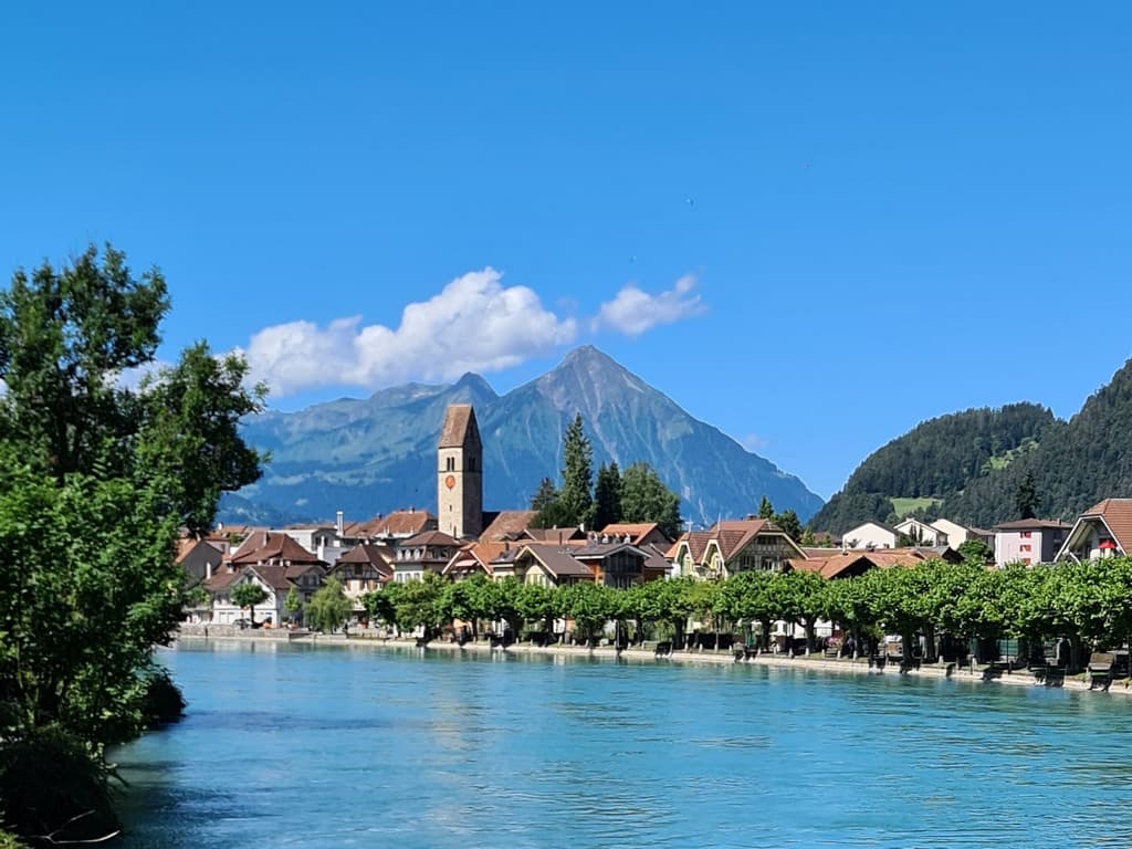 Interlaken - Thụy Sĩ 10 ngôi làng đẹp nhất Thụy Sĩ - Interlaken