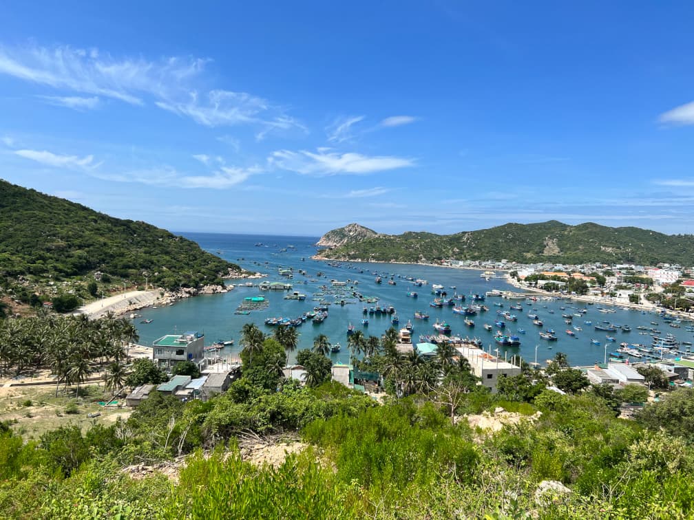 Vịnh Vĩnh Hy nhìn từ đèo Cây Cóc Du lịch Phan Rang - Cam Ranh, Vịnh Vĩnh Hy nhìn từ đèo Cây Cóc