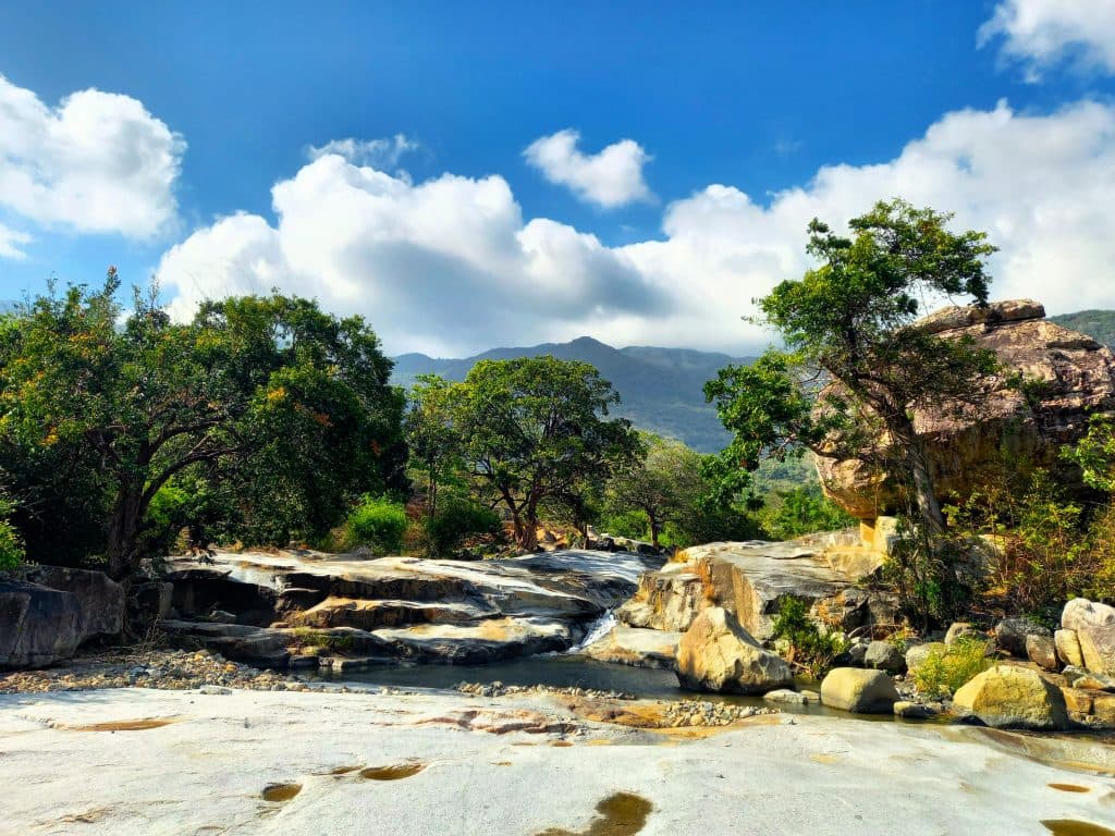 Khung cảnh hoang sơ khi cắm trại ở Ninh Thuận Khung cảnh hoang sơ khi cắm trại ở Ninh Thuận