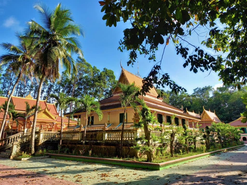 Du lịch Trà Vinh tự túc - khám phá chùa Khmer Du lịch Trà Vinh tự túc - khám phá chùa Khmer