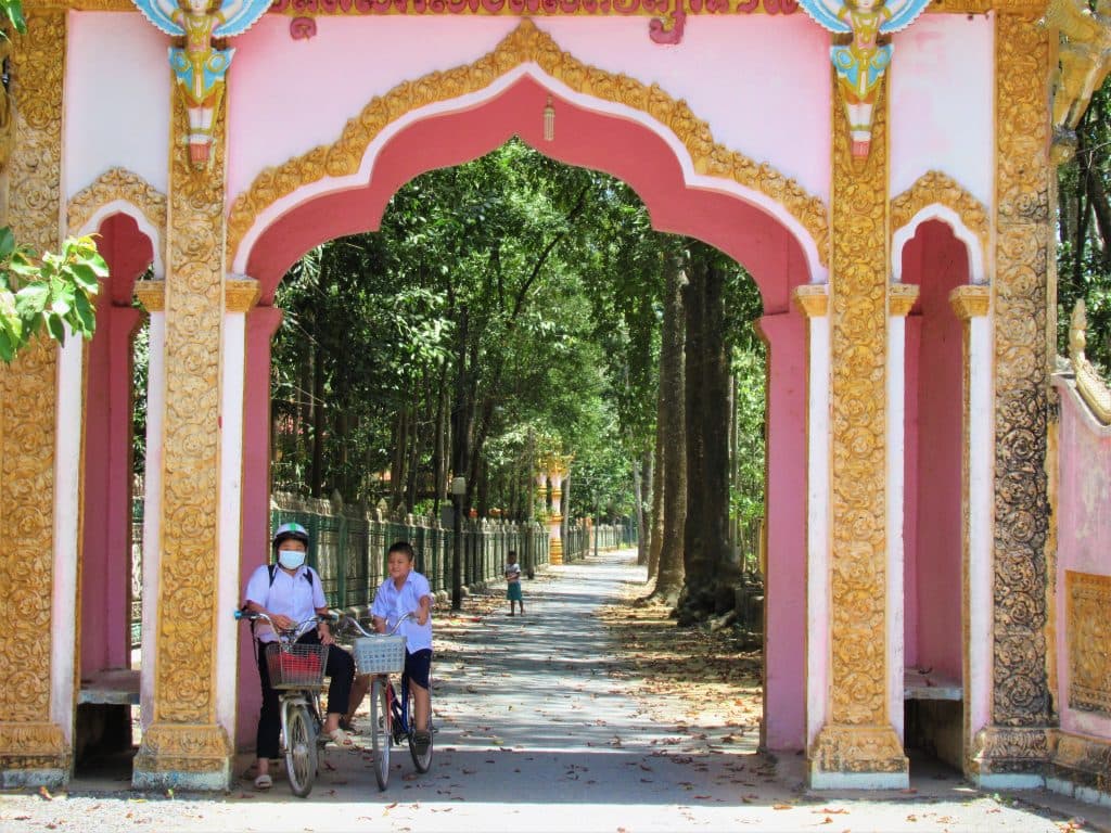 Du lịch Trà Vinh tự túc - khám phá chùa Khmer Du lịch Trà Vinh tự túc - khám phá chùa Khmer