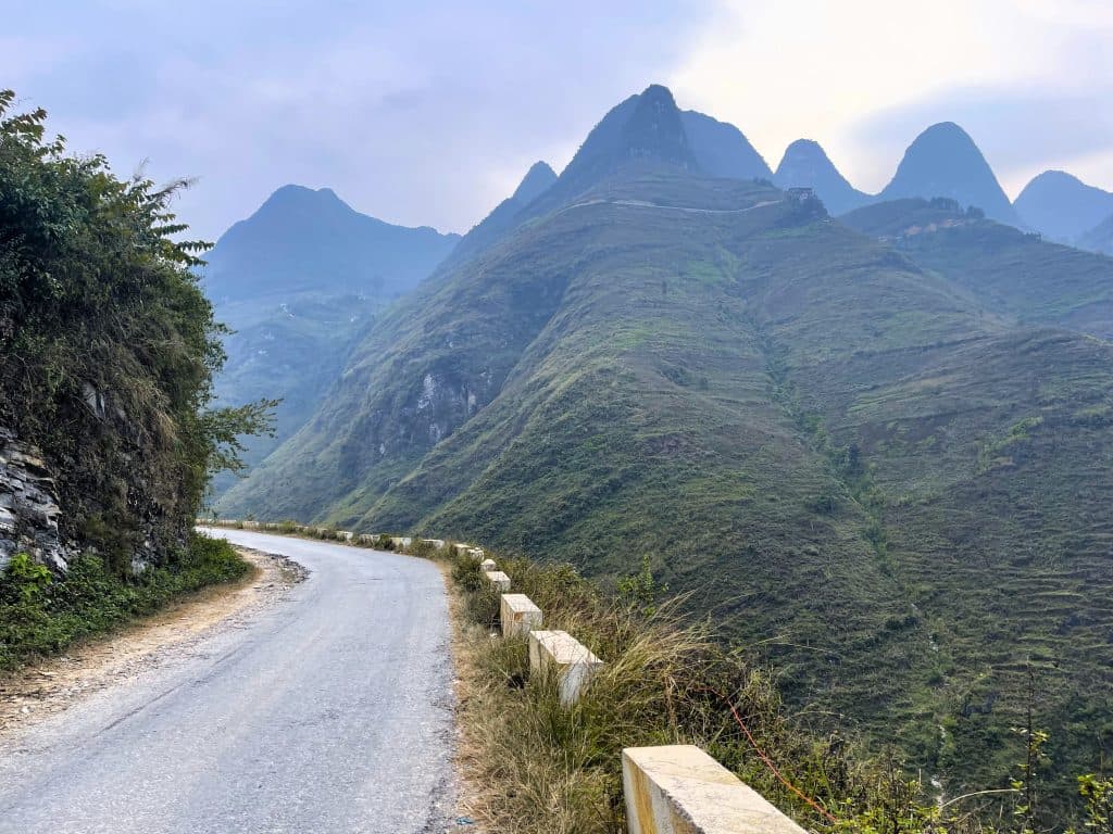 Du lịch Hà Giang - Khám phá vực Tu Sản bằng thuyền