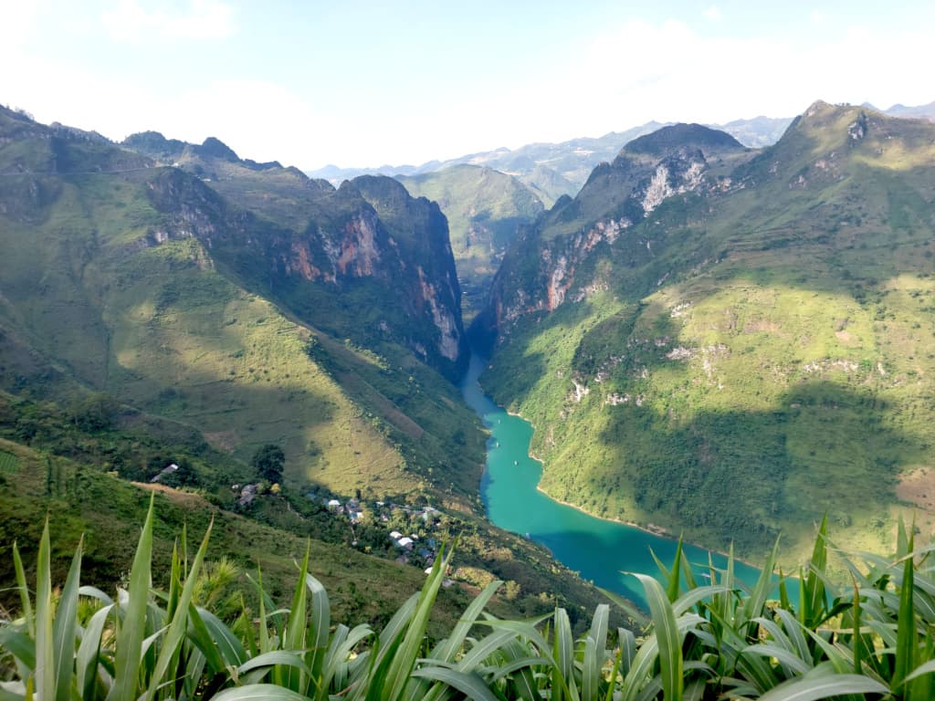 Du lịch Hà Giang - Du lịch Hà Giang - Khám phá vực Tu Sản bằng thuyền