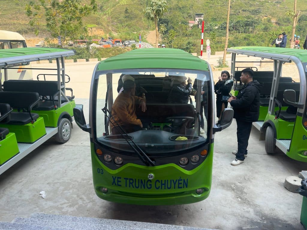 Du lịch Hà Giang - Khám phá vực Tu Sản bằng thuyền