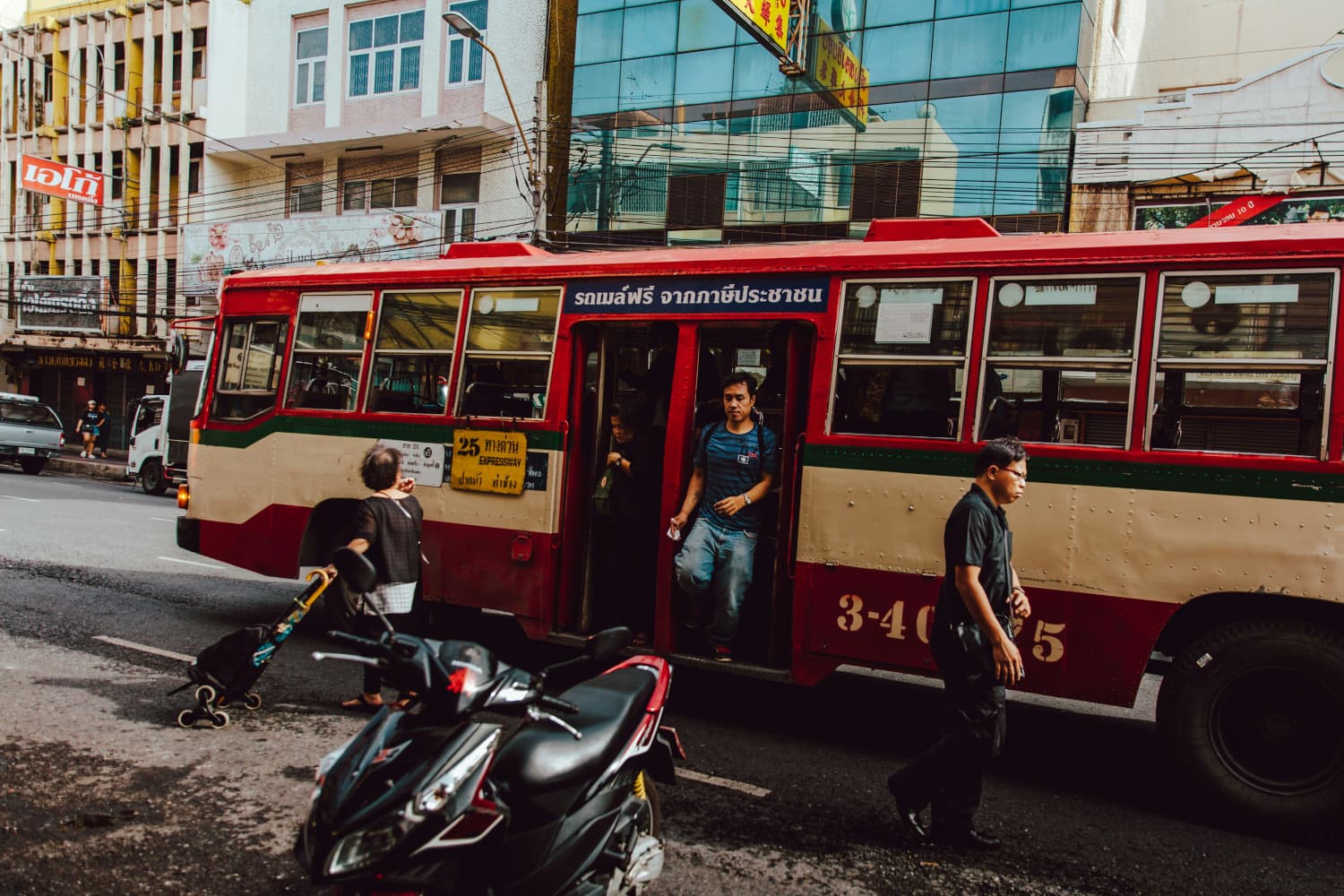 Du lịch Bangkok tự túc - Đi xe buýt