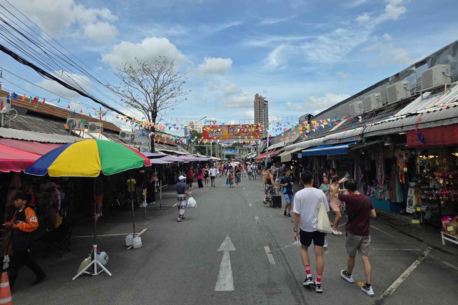 Kinh nghiệm du lịch Bangkok tự túc 3-5 ngày - Đi lang thang chợ cuối tuần Chatuchak