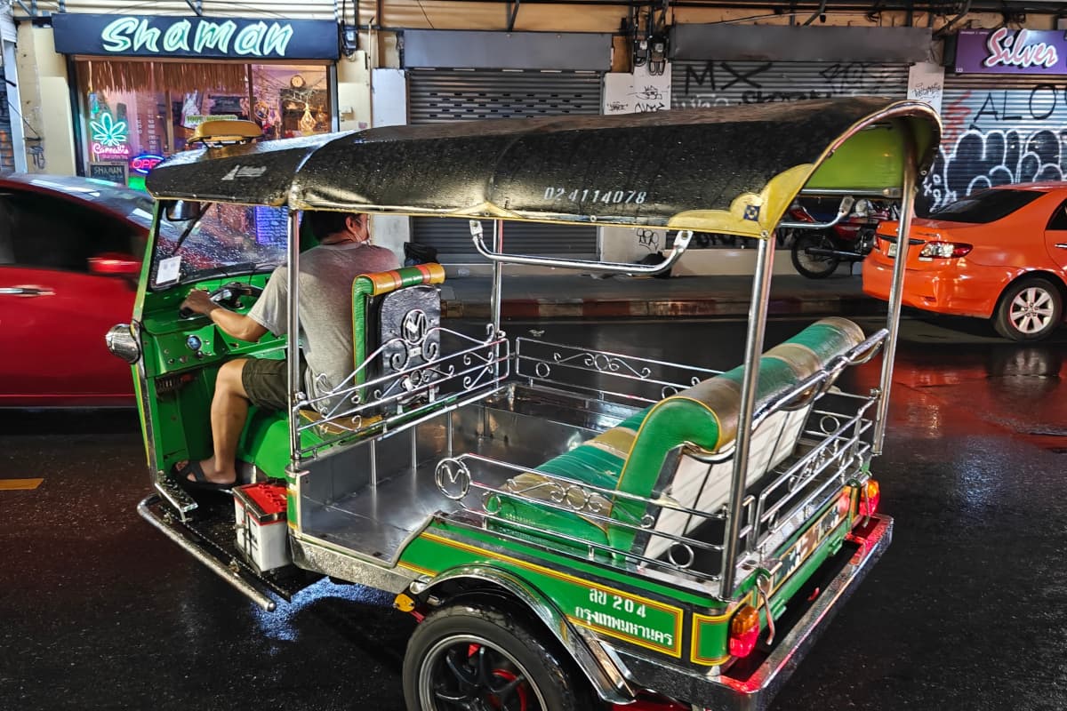 Du lịch Bangkok tự túc - Tuk tuk
