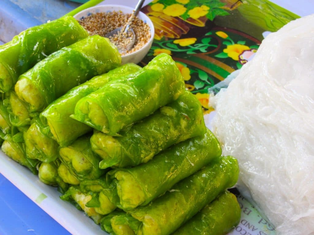 Straßenessen auf dem Con Dao Markt, Vietnam