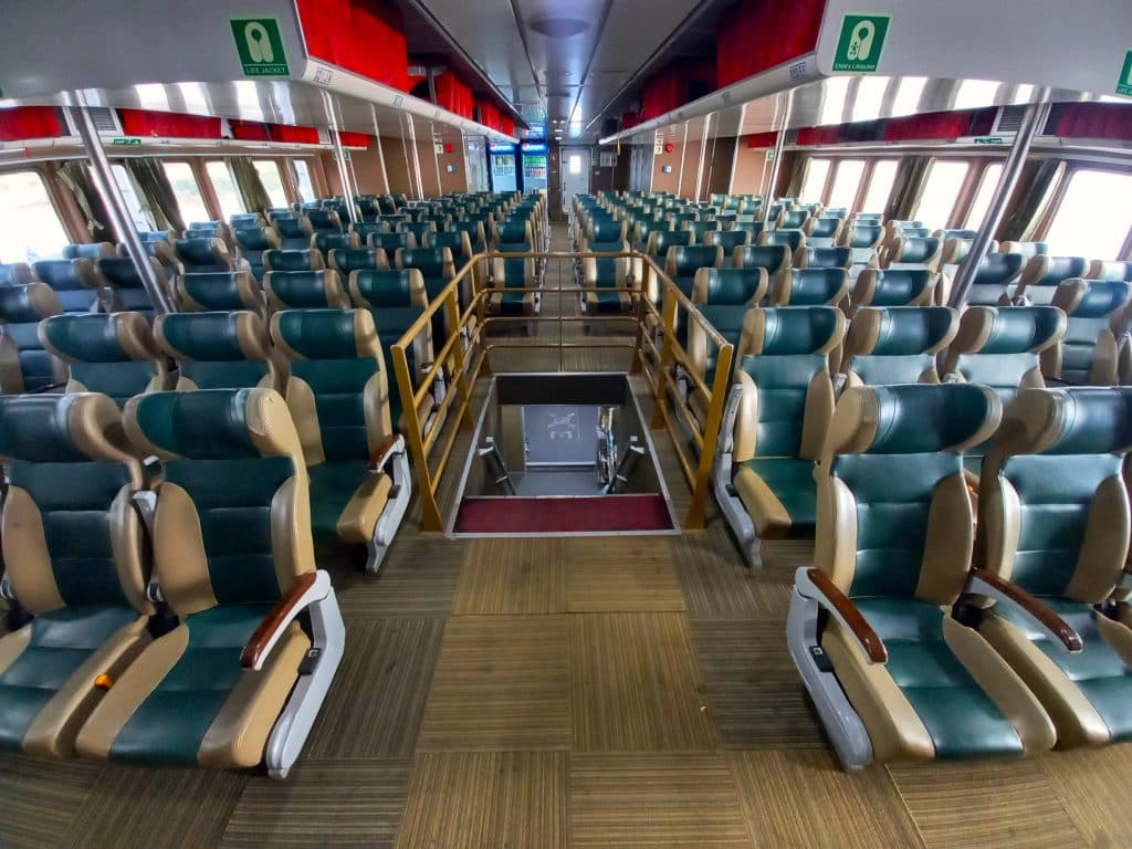 Sitzplätze auf dem Boot zu den Con Dao Inseln, Vietnam