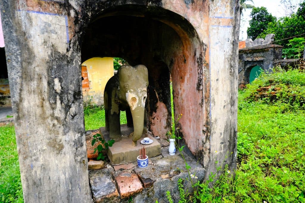 Temple des éléphants de Long Châu, Hue, Vietnam