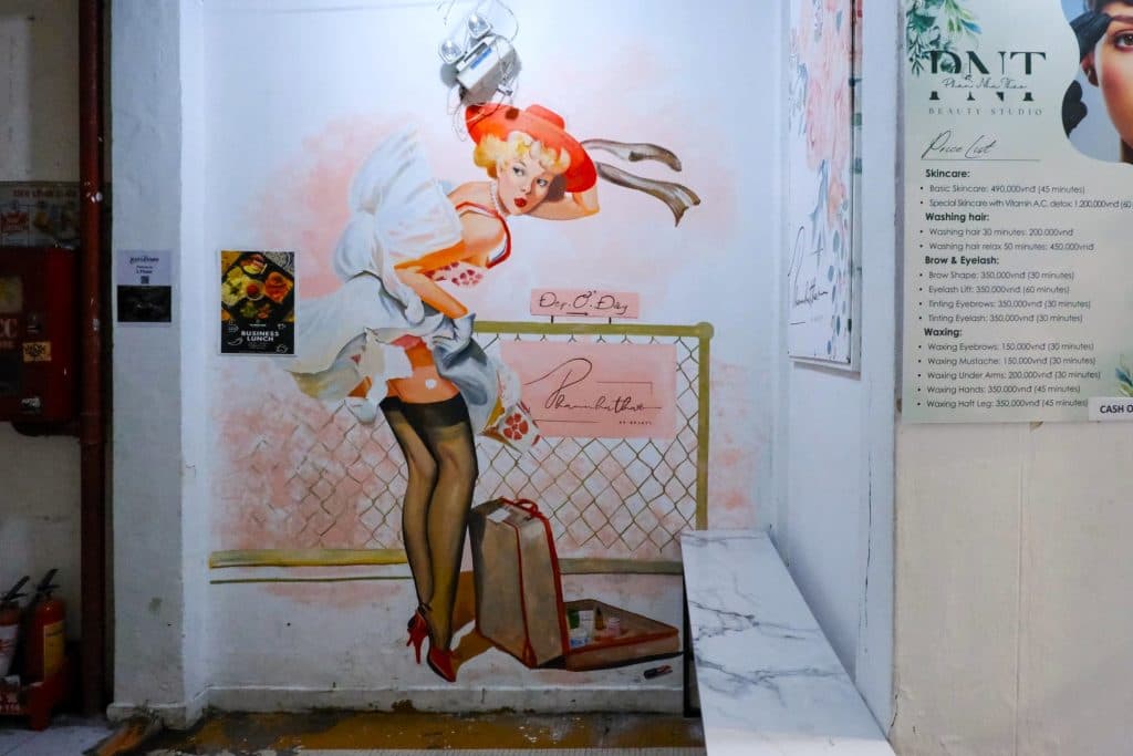 Cafe Apartment in Saigon, 42 Nguyen Hue, Ho Chi Minh, Vietnam