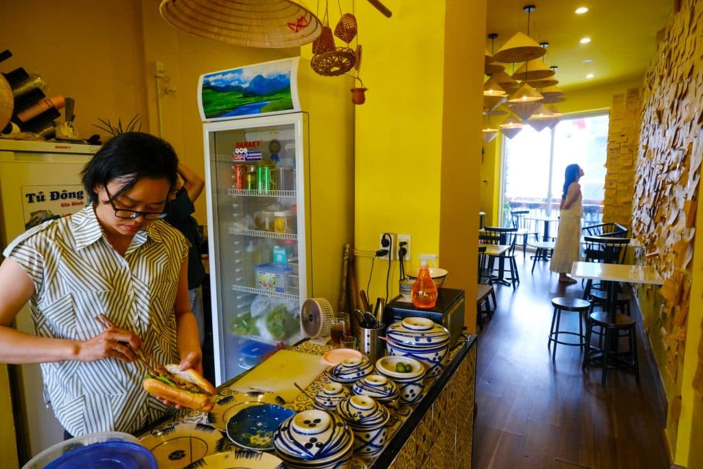 Cafe Apartment in Saigon, 42 Nguyen Hue, Ho Chi Minh, Vietnam