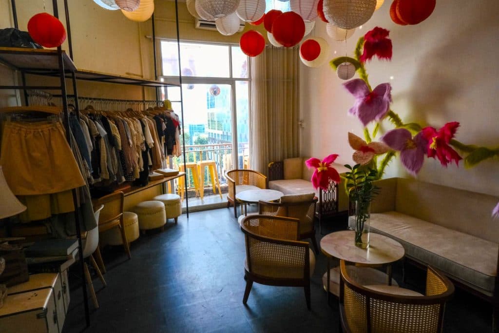 Cafe Apartment in Saigon, 42 Nguyen Hue, Ho Chi Minh, Vietnam