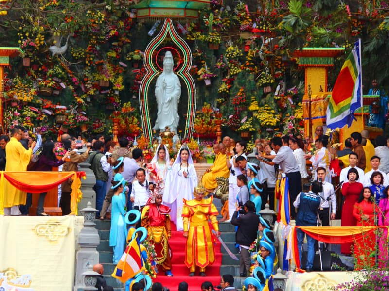 Hue Travel Guide - Quan The Am Festival
