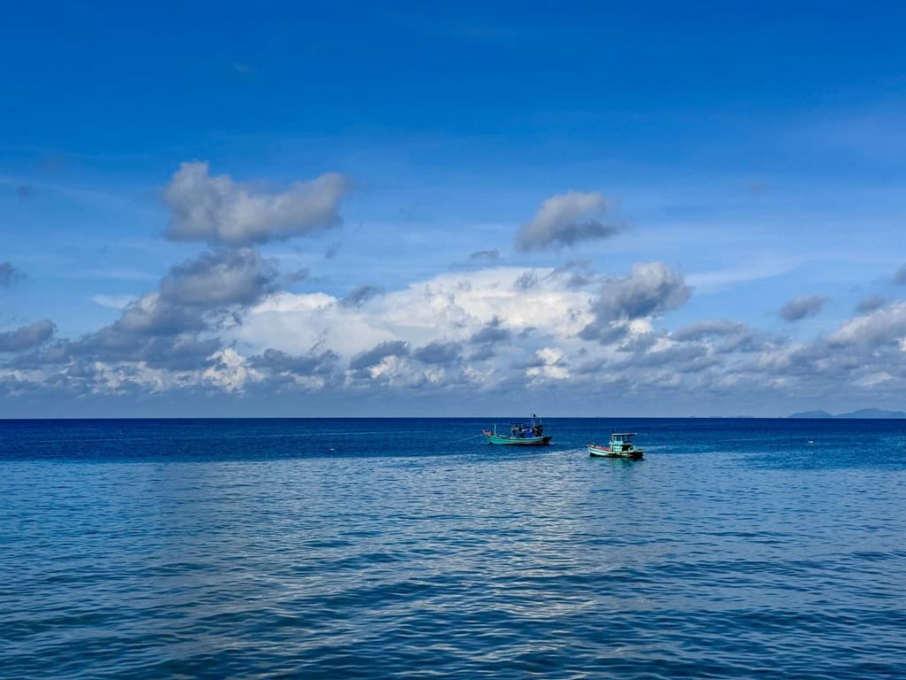 View biển từ cầu cảng - Hòn Sơn - Kiên Giang