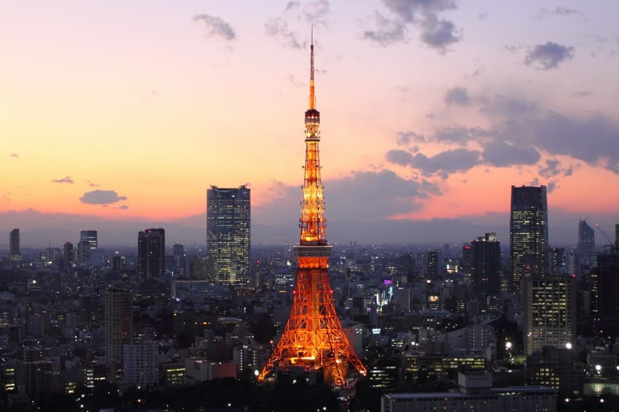 Tokyo Tower lúc hoàng hôn