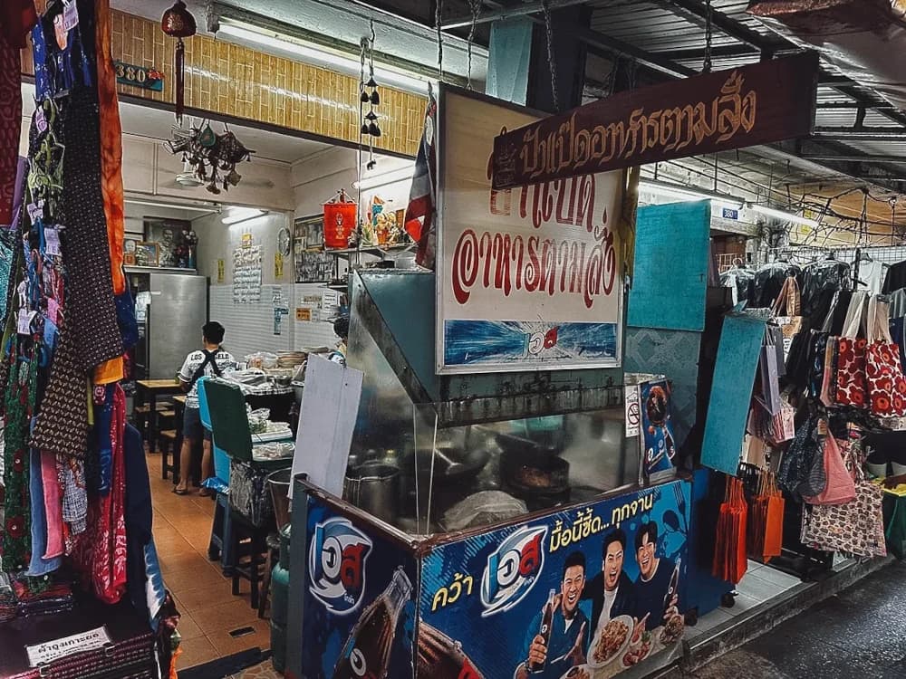 Quán ăn ngon ở Bangkok - Aunt Paad Phad Kaphrao