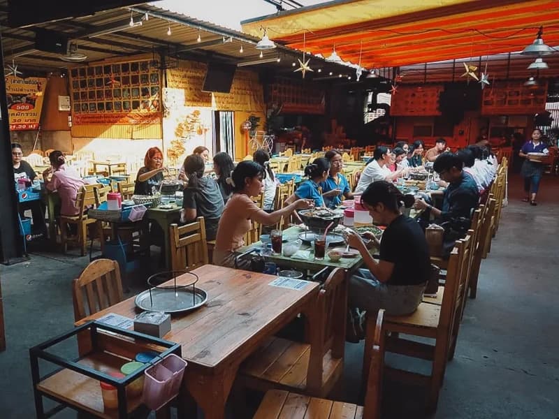 Quán ăn ngon ở Bangkok - Tui Mu Kratha-Mu Chum (Pho Nimit)