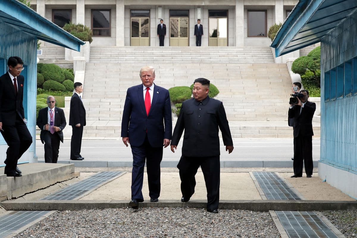 Du lịch Hàn Quốc tự túc - Cuộc gặp gỡ của Triump và Kim Jong-un ở DMZ
