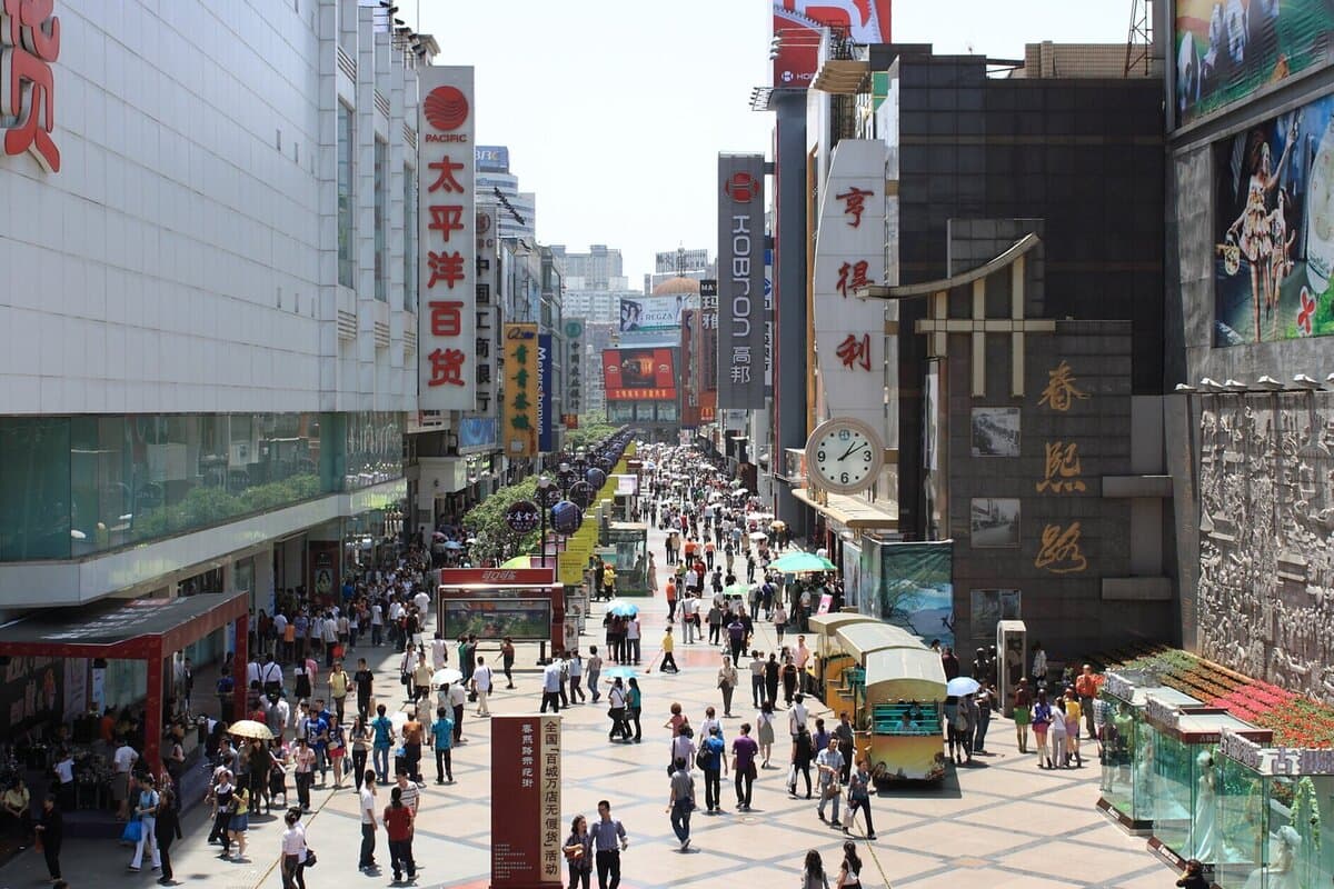 Chunxi Road - Phố mua sắm và ẩm thực sầm uất nhất Thành Đô
