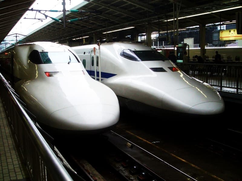 Shinkansen trong ga, bản quyền Nicholas Cole Shinkansen trong ga, bản quyền Nicholas Cole